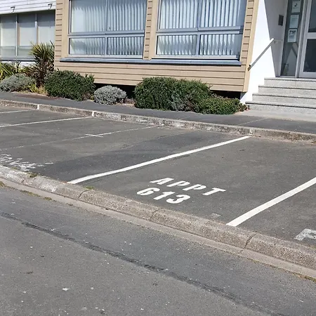 Front De Apartman